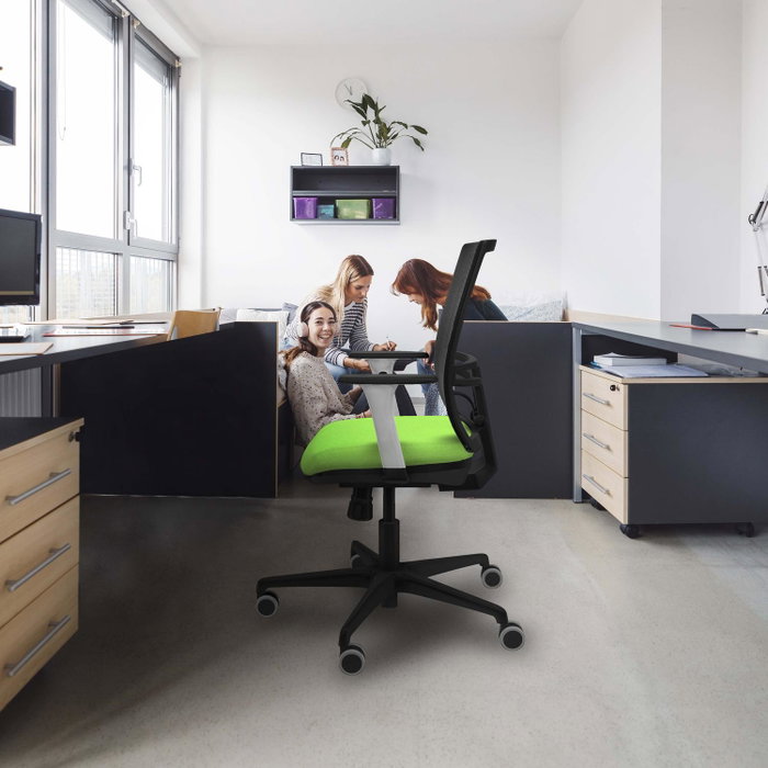 PIQUERAS Y CRESPO Silla de oficina Yunquera con mecanismo Sincro, Blanco/Negro