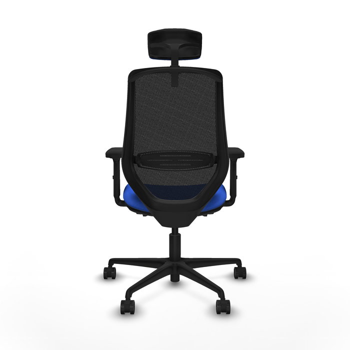 Silla de oficina Mardos con mecanismo Sincro/Traslack tapizada con Tela color Azul y malla color Negro. Equipada con lumbar 1D, Brazos 2D, Cabecero 2D y Ruedas 65mm nailon