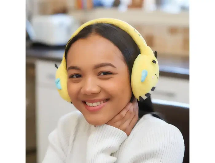 Wondee Auriculares Bluetooth de Peluche Squishmallows Sunny para Niños, Ajustables y Cómodos
