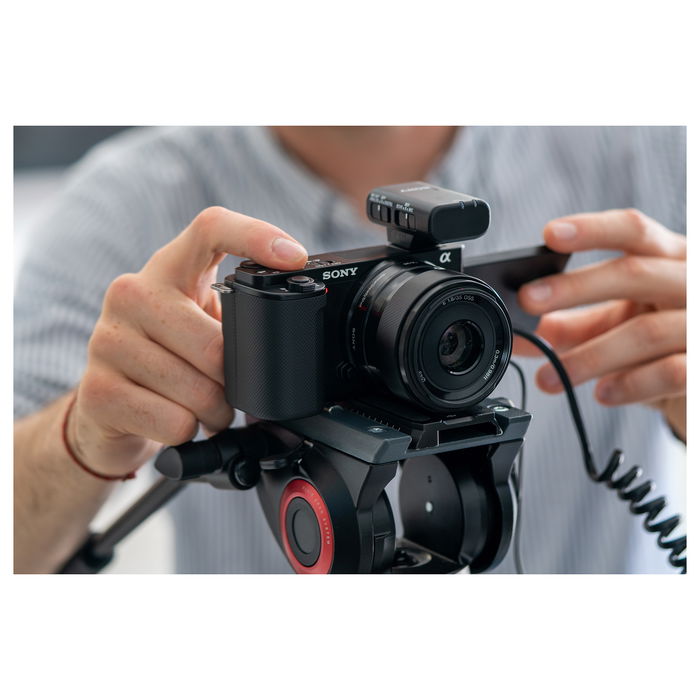 SONY ZV-E10 Cámara sin Espejo con Objetivo E 16-50mm f/3.5-5.6 OSS, Sensor APS-C 24.2MP, Grabación 4K, Pantalla Táctil Abatible, Negro