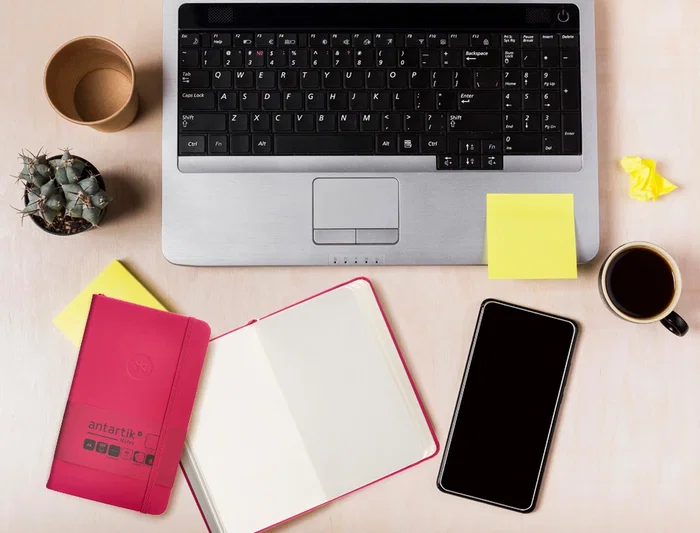 Antartik Cuaderno A6 Tapa Dura Hojas Lisas Burdeos 100 Hojas 80gr FSC