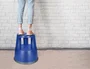 Q-connect Taburete Azul con Ruedas Retráctiles y Dos Niveles, ABS Resistente