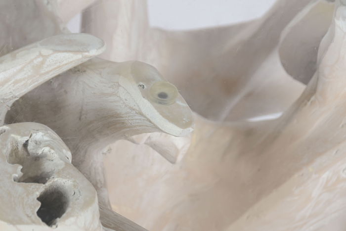 DKD Home Decor Mesa Centro Balines Indonesia 1c24 Blanco 90 x 90 x 47 cm con Cristal Raíz de Teca