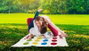 JugaToys Toalla Juego Twister con mochila y ruleta impermeable 100x100cm Multicolor