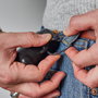 The Concept Factory Dispensador Con 45 Bolsas para Perro Tipo Hueso Con Mosquetón Ligero y Práctico