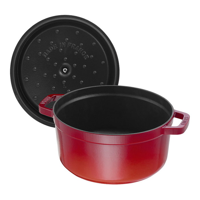 Staub Olla Cocotte Francesa, 28 cm, 6.7 L, Hierro Fundido Esmaltado Rojo Cereza, Modelo 40509-852-0