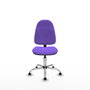 Silla de oficina Algarra con mecanismo Contacto permanente básico tapizada con Tela color Lila. Equipada con Base cromada, Sin brazosy Topes