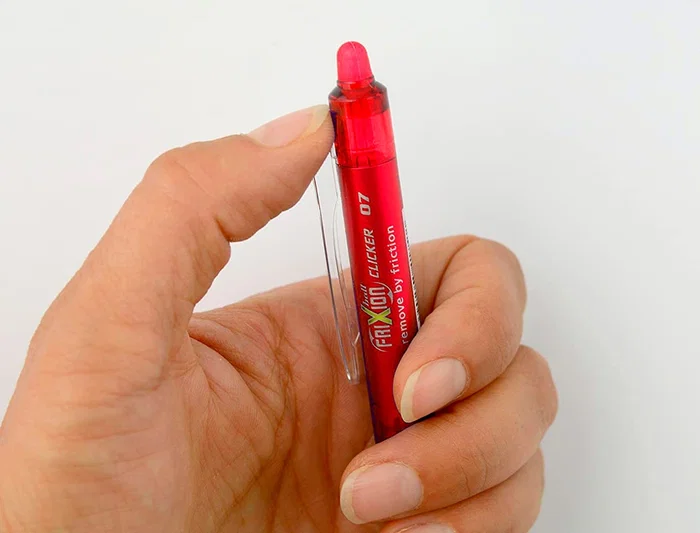 Pilot Frixion Clicker Bolígrafo Borrable Punta Media 0,7 mm Tinta Gel Rojo en Blister