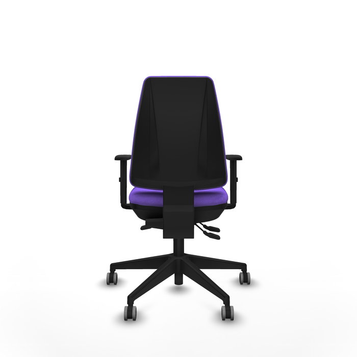 Silla de oficina Elche con mecanismo Asincro tapizada con Tela color Lila. Equipada con Base piramidal negra, Brazos 1D y Ruedas 65 mm parqué