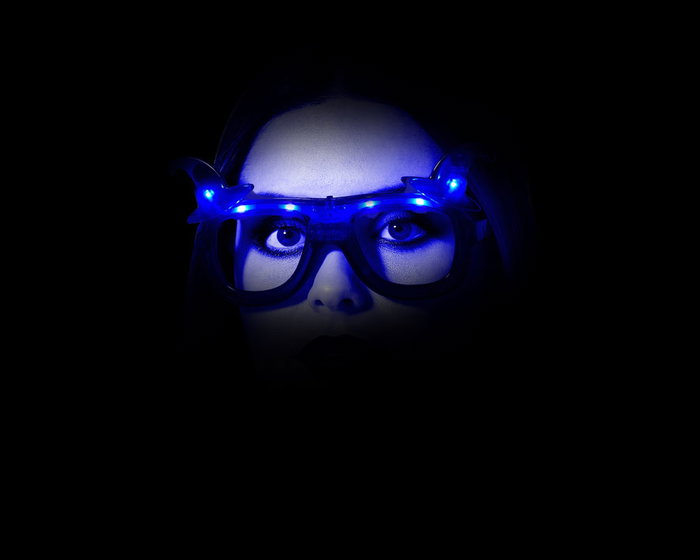 Gafas De Bruja Con Sombrero Integrado Y Luces LED Violeta de Accesorio Halloween 2025 Gafas De Bruja Con Sombrero Integrado Y Luces LED Violeta de Accesorio Halloween 2025
