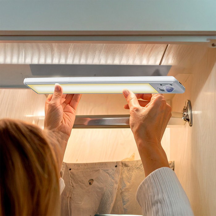 EDM Regleta LED Recargable Magnética, 2.5W 3CCT Regulable, con Sensor Crepuscular/Movimiento, 606mm, Batería 2200mAh, Autonomía 10h