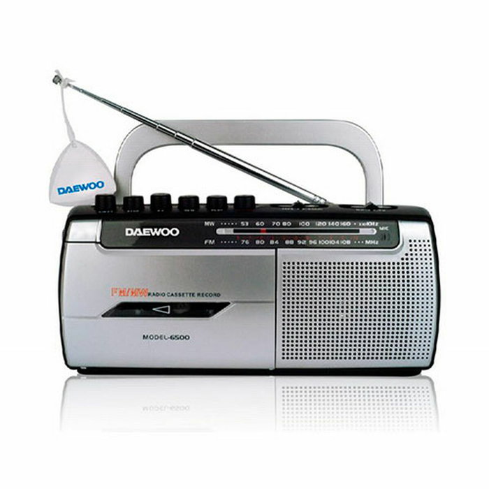 Daewoo Radio Cassette DW1107 Negra y Plateada Daewoo Radio Cassette DW1107 Negra y Plateada