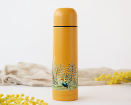 KioKids Termo Para Líquidos Acero Inoxidable 500 mL Anti-Goteo, Boca Ancha, Colección Honey Little Sauvages - Color Mostaza