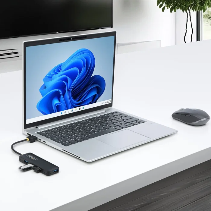 StarTech.com H5A4A-USB-HUB - Hub USB 3.0 de 4 Puertos Type-A, Compacto, Alimentado por Bus (5Gbps), Plug and Play, Negro