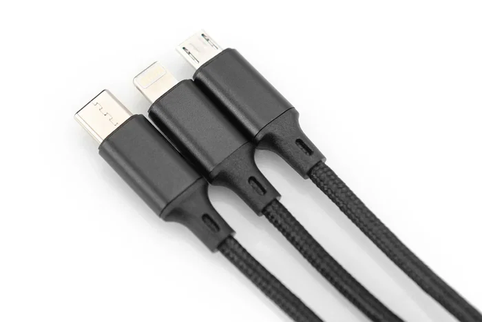 Digitus AK-300160-010-S Cable de Carga USB-A 3 en 1 para Lightning, Micro USB y USB-C de 1 m, Negro