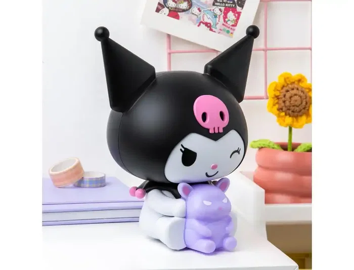 Wondee Lámpara LED Kuromi Hello Kitty Sanrio 16 cm Figura 3D Luz Nocturna Baku Púrpura GloBuddies sin Cables Pilas AA Wondee Lámpara LED Kuromi Hello Kitty Sanrio 16 cm Figura 3D Luz Nocturna Baku Púrpura GloBuddies sin Cables Pilas AA