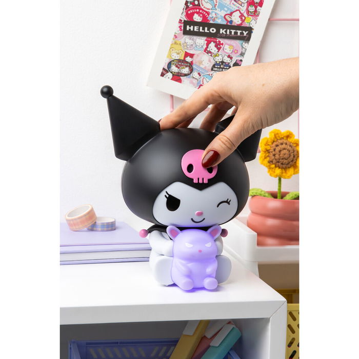 Wondee Lámpara LED Kuromi Hello Kitty Sanrio 16 cm Figura 3D Luz Nocturna Baku Púrpura GloBuddies sin Cables Pilas AA
