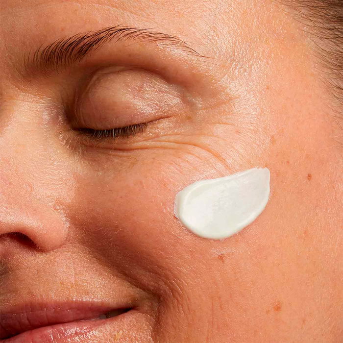 Clarins NUTRI-LUMIÈRE Crema Revitalizante Antimanchas SPF15 50 ml