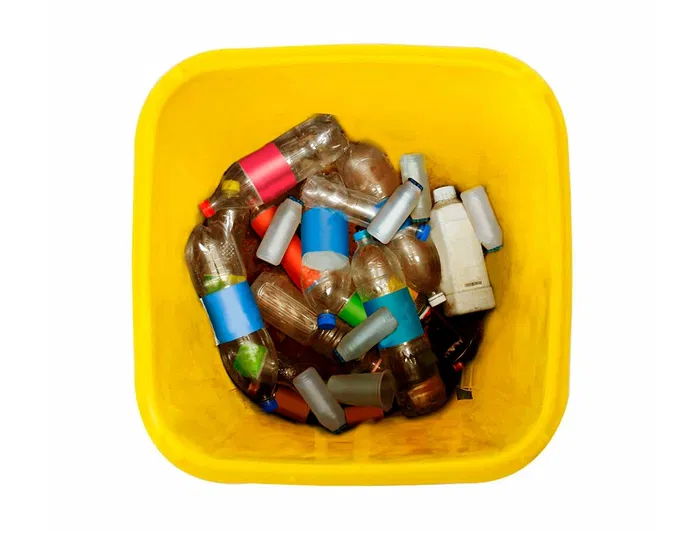 Q-connect Papelera Contenedor Plástico Amarillo para Plásticos y Envases Metálicos 100L con Tapa y Ruedas 750x470x370 mm