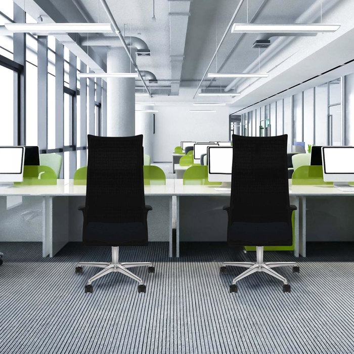 Sillón Albacete con mecanismo Sincro tapizada con Tela color Turquesa y malla color Gris. Equipado con Base aluminio, Brazos 1D y Ruedas 65mm nailon