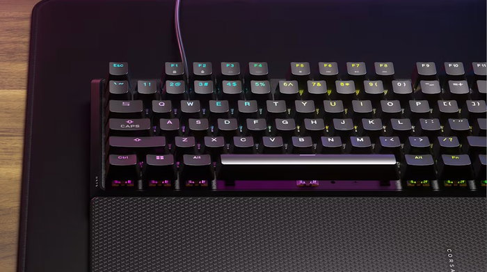 Corsair K70 Core con interruptores MLX Red, RGB y reposamuñecas