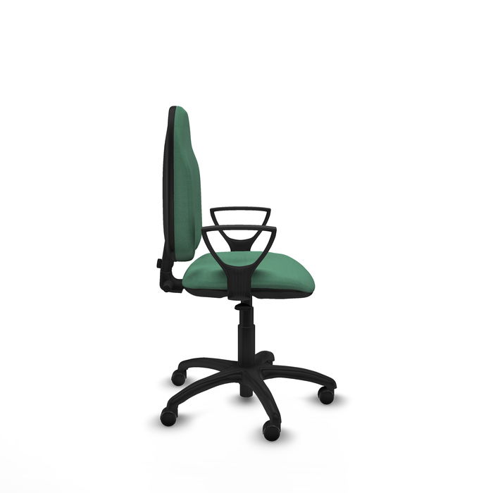 Silla de oficina Algarra con mecanismo Contacto permanente básico tapizada con Tela color Verde esmeralda. Equipada con Base poliamida negra, Brazos fijos y Ruedas de parqué