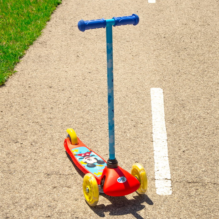 Mickey Mouse Scooter Inclinable Mickey Mouse Scooter Inclinable