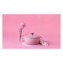 Le Creuset 21177247774430 Signature Gusseisen-Bräter, Sartén Redonda 24cm 4.2L Color Shell Pink, Hierro Fundido, Resistente a 260°C, Incluye Tapa