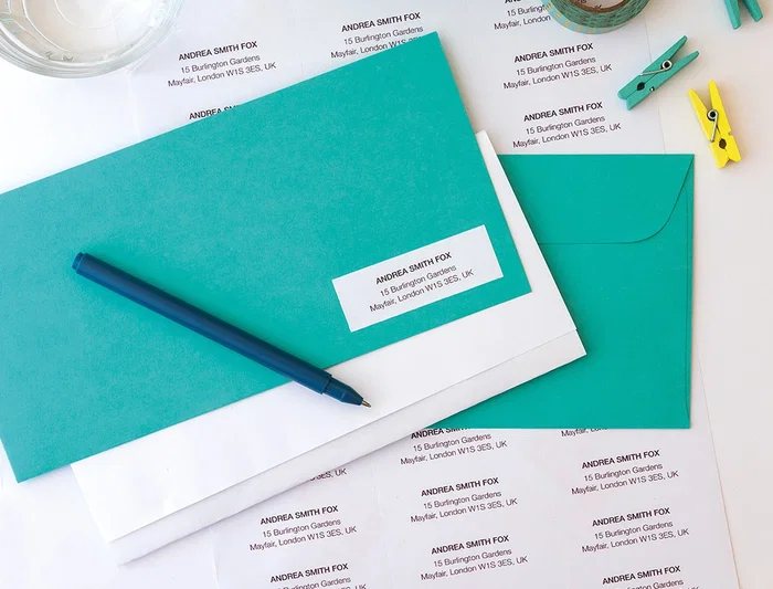 Q-connect KF10640 Etiqueta Adhesiva 70x25 mm para Láser, Ink-jet y Fotocopiadora, Caja 100 Hojas DIN A4