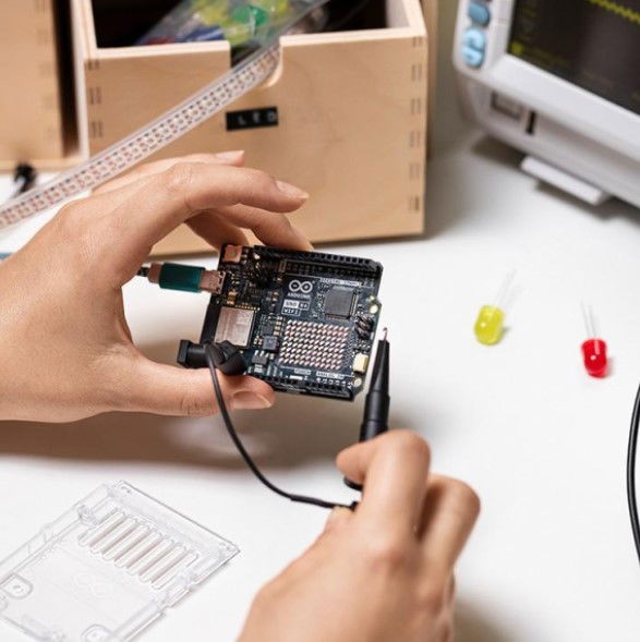 Arduino Placa de Desarrollo Arduino Uno R4 WiFi con ESP32-S3-Mini, Renesas RA4M1 Cortex-M4, 256KB Flash, 12x8 LED, Qwiic, 5V, Compatible con Shields R3 Arduino Placa de Desarrollo Arduino Uno R4 WiFi con ESP32-S3-Mini, Renesas RA4M1 Cortex-M4, 256KB Flash, 12x8 LED, Qwiic, 5V, Compatible con Shields R3