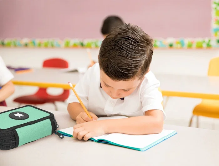 Antartik Plumier Escolar Triple Cremallera Color Menta 36 Piezas