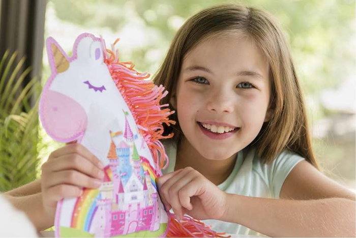 Hape Crea tu Cojín de Unicornio Kidz Maker, Kits de Manualidades para Niños, Dimensiones 27,50 x 20,50 x 5,5 cm