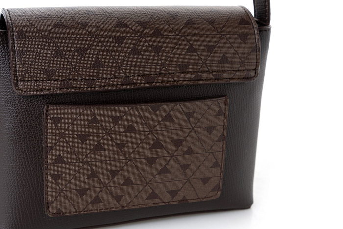 Vince Camuto Bolso Cruzado Matera Monogrammed Marrón Piel de Polivinilo