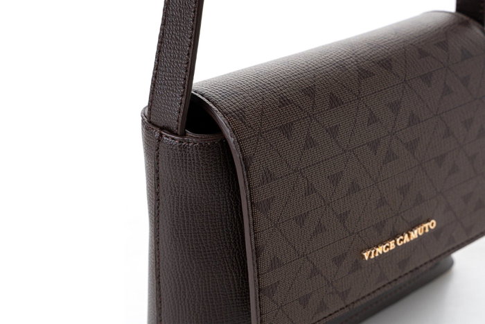 Vince Camuto Bolso Cruzado Matera Monogrammed Marrón Piel de Polivinilo