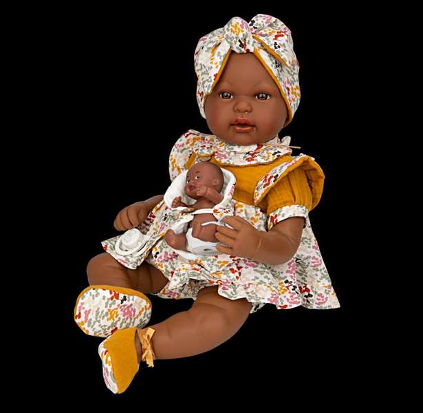 Muñecas Arias Muñeca Elegance 45 cm, muñeca de trapo mulato con vestido y pelo de lana aran mostaza, para niñas a partir de 3 años