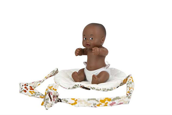 Muñecas Arias Muñeca Elegance 45 cm, muñeca de trapo mulato con vestido y pelo de lana aran mostaza, para niñas a partir de 3 años