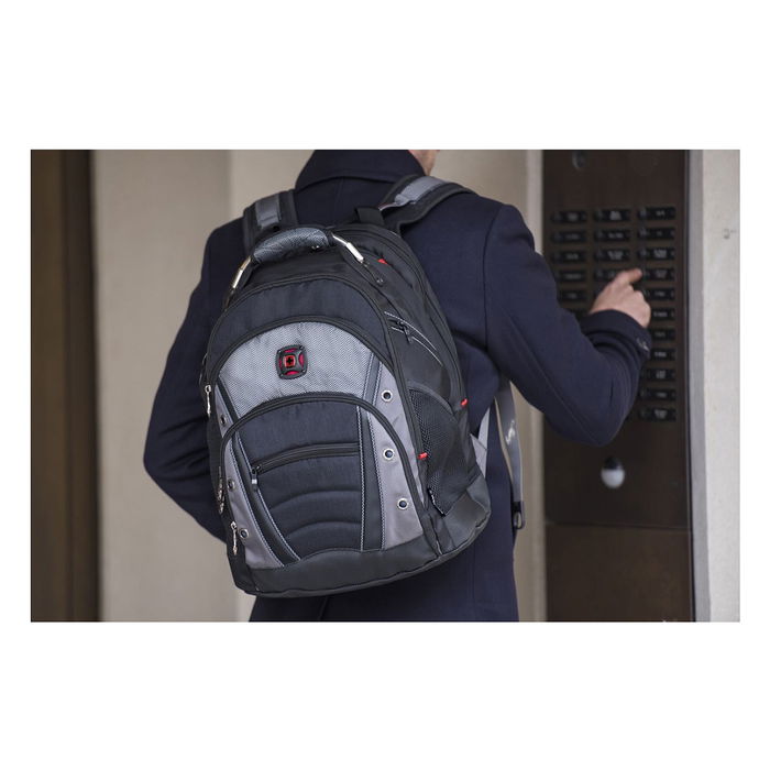 Wenger Mochila para portátil Synergy, hasta 40.6 cm (16"), compartimento para portátil, poliéster, negro, gris