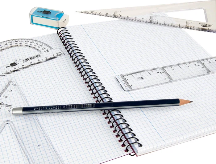 Liderpapel Juego de Reglas Escuadra 25cm, Cartabón 25cm, Regla 30cm y Semicírculo 15cm en Petaca Incolora