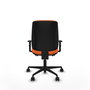 Silla de oficina Alares con mecanismo Sincro/Traslack tapizada con Tela color Naranja. Equipada con Base nailon negra, Brazos 1D y Ruedas 65mm nailon