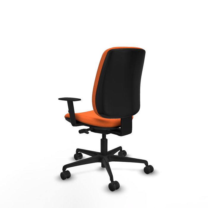 Silla de oficina Alares con mecanismo Sincro/Traslack tapizada con Tela color Naranja. Equipada con Base nailon negra, Brazos 1D y Ruedas 65mm nailon