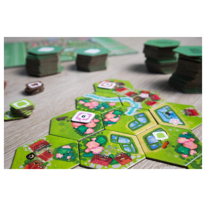 Pegasus Spiele Dorfromantik - Sakura Juego de Mesa Familiar | 1-6 Jugadores | 10+ Años | 30-90 min | En Alemán | 47 Piezas | 2024