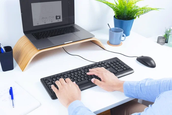 Trust Primo Teclado USB Oficina Completo (100%) con Teclado Numérico en Portugués, Negro, Interruptor de Membrana, Resistente a Derrames