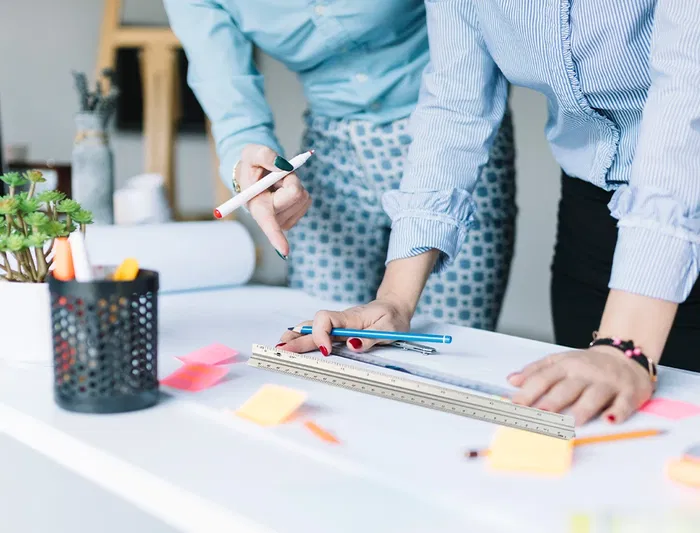 Liderpapel Escala Aluminio Triangular 30 cm Funda Protectora 1:20 1:25 1:50 1:75 1:100 1:150