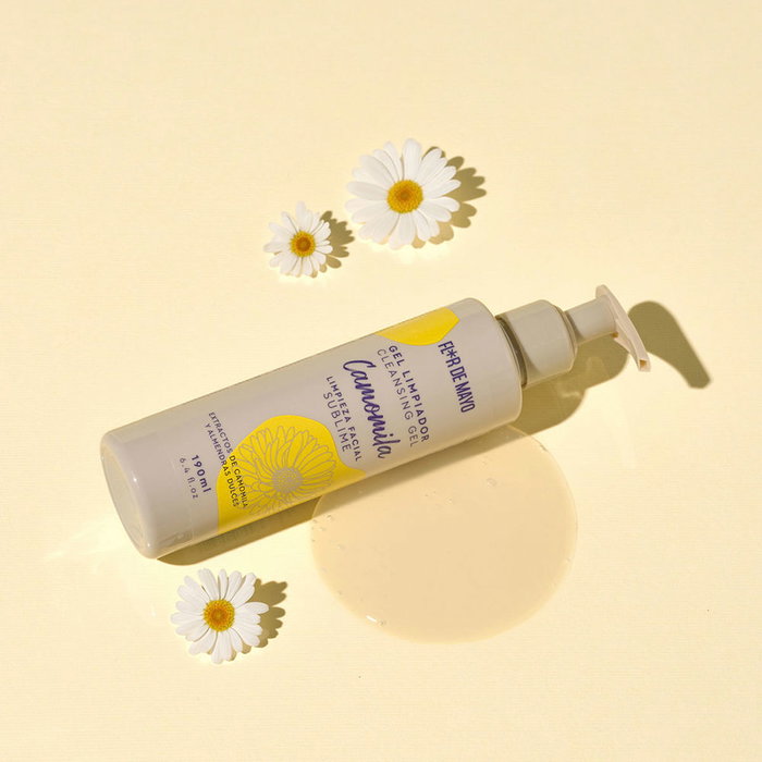 Flor De Mayo SUBLIME CAMOMILA gel limpiador facial - Para pieles grasas/acné y sensibles - Con extracto de camomila y almendras - Gel 190 ml Flor De Mayo SUBLIME CAMOMILA gel limpiador facial - Para pieles grasas/acné y sensibles - Con extracto de camomila y almendras - Gel 190 ml