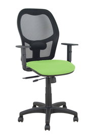 PIQUERAS Y CRESPO Silla Alocén con respaldo de malla negra y asiento pistacho