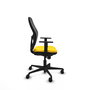 Silla de oficina Jorquera con mecanismo Sincro tapizada con Similpiel color Amarillo y malla color Negro. Equipada con lumbar 1D, Brazos 1D y Ruedas 65mm nailon