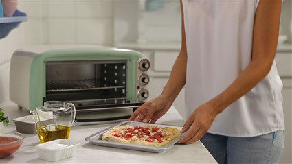 Ariete 979/04 Mini Horno Eléctrico 18 Litros Vintage Verde con Función Estática, Temporizador y Temperatura Regulable hasta 230°C, Incluye Parrilla y Bandeja