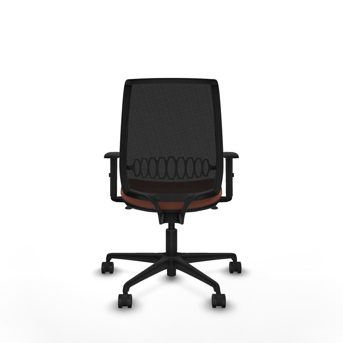 Silla de oficina Alares con mecanismo Sincro tapizada con Tela color Marrón y malla color Negro. Equipada con lumbar 1D, Brazos 1D y Ruedas 65mm nailon