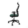 Silla de oficina Alocén con mecanismo Sincro/Traslack tapizada con Tela color Verde botella y malla color Negro. Equipada con lumbar 1D, Brazos 2D, Cabecero Fijo y Ruedas 65mm nailon