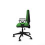 Silla de oficina Elche con mecanismo Asincro tapizada con Tela color Verde. Equipada con Base piramidal negra, Brazos fijos y Ruedas 65 mm parqué